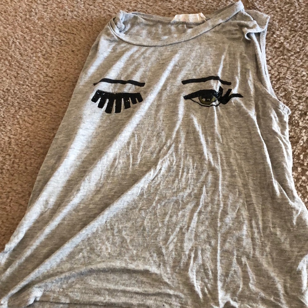 Sleeveless shirt